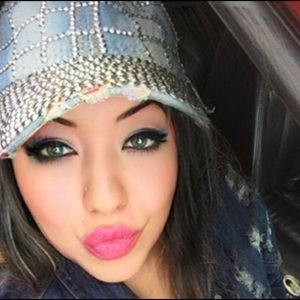 Meet your Posher, Manar